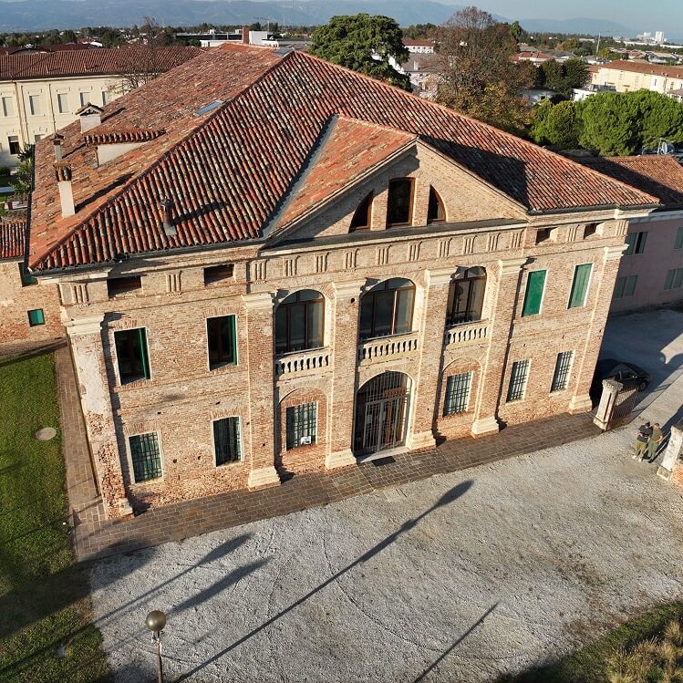 Villa thiene min aspect ratio 1 1