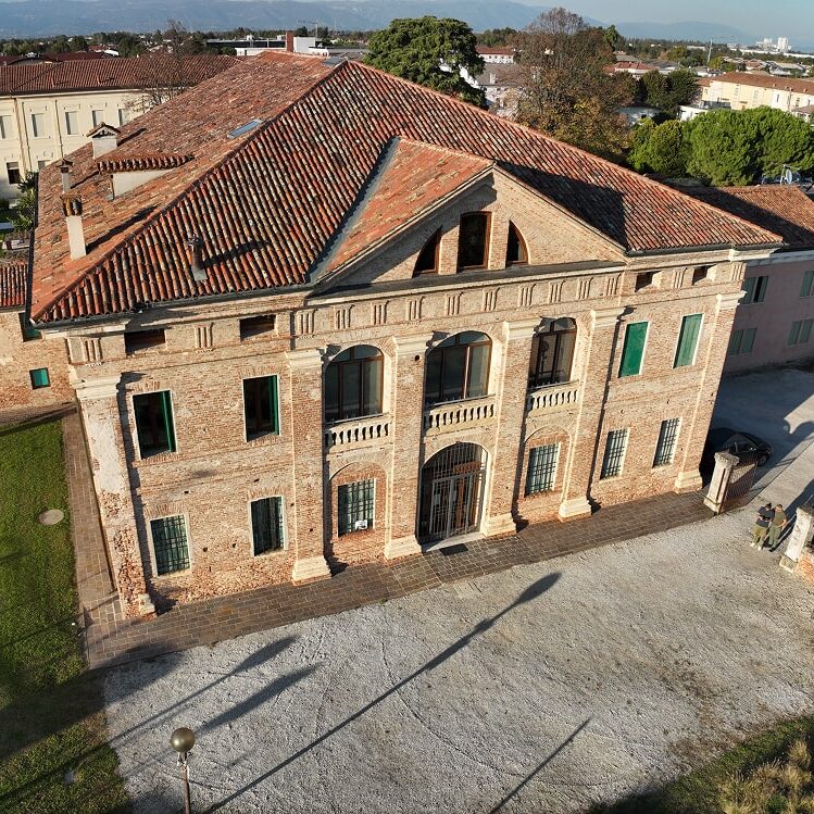 Villa thiene min aspect ratio 1 1